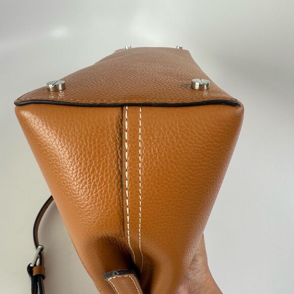 TOTEME T-Lock Grained-Leather Top Handle Tan - Picture 10 of 16